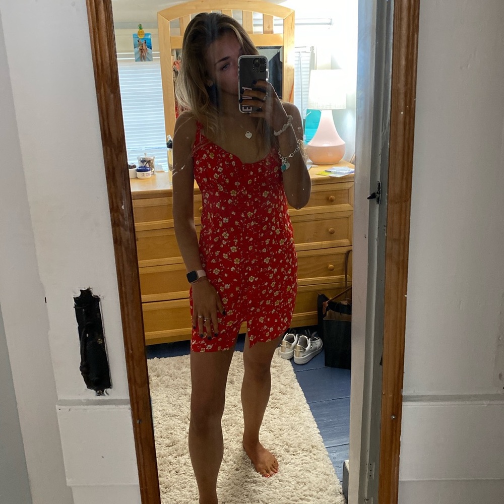 RED FLORAL PRINTED SUMMER DRESS // SIZE SMALL